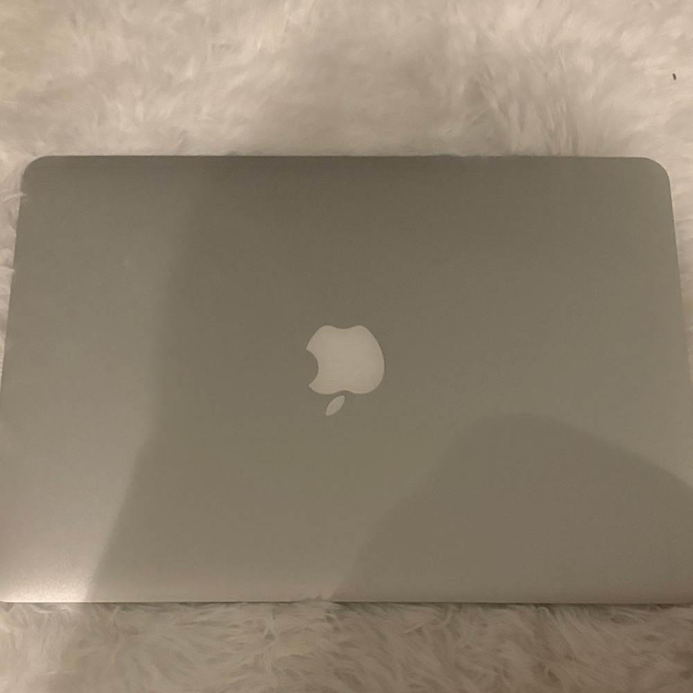 2017 Apple MacBook in Sleek Silver
